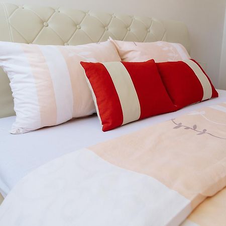 Sun City Apartments Требине Екстериор снимка