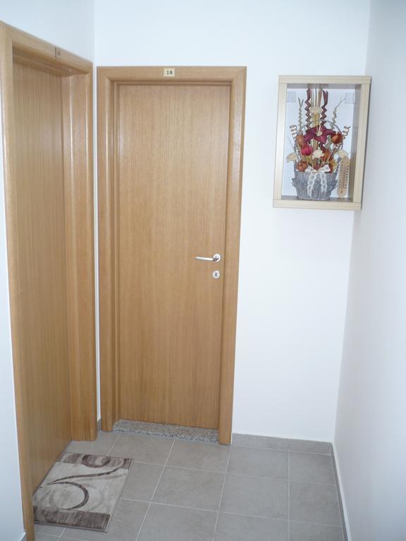 Sun City Apartments Требине Екстериор снимка