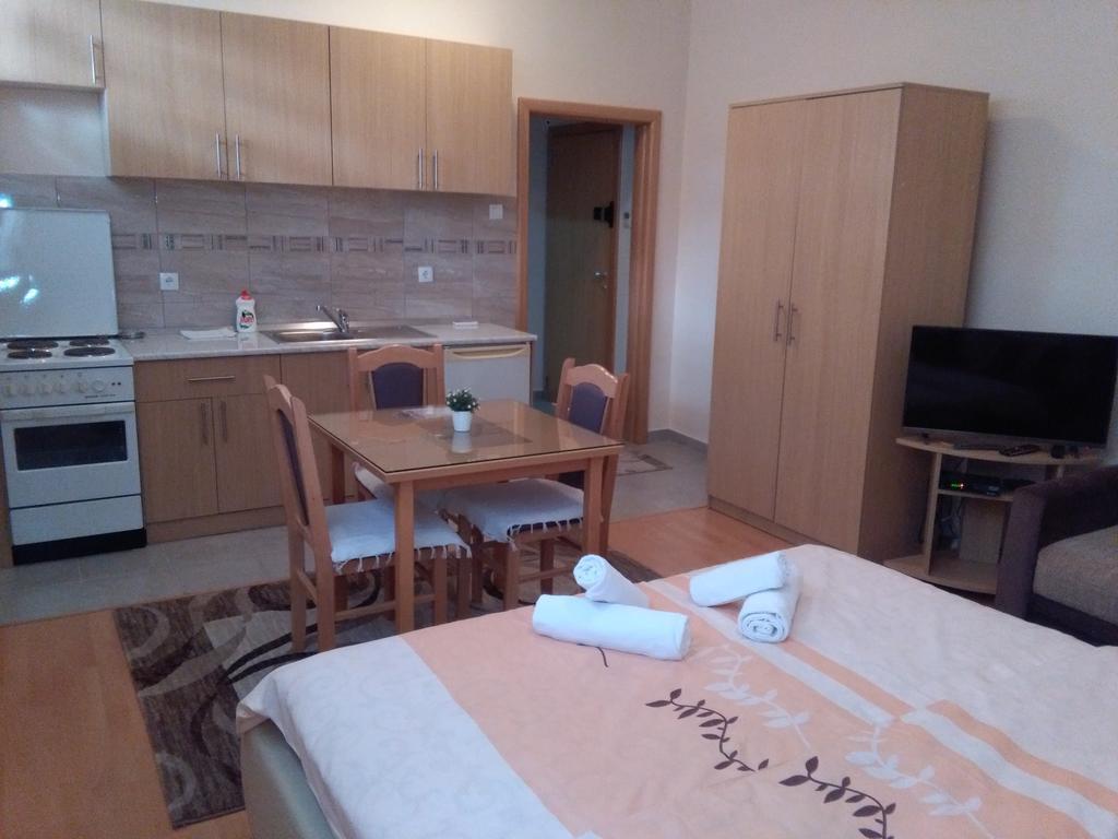 Sun City Apartments Требине Екстериор снимка