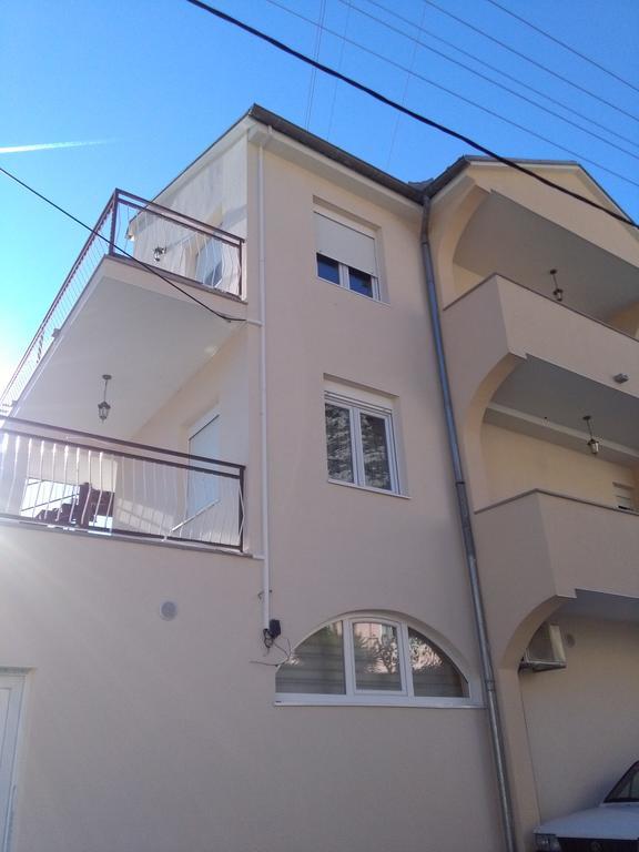 Sun City Apartments Требине Екстериор снимка