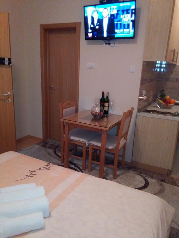 Sun City Apartments Требине Екстериор снимка