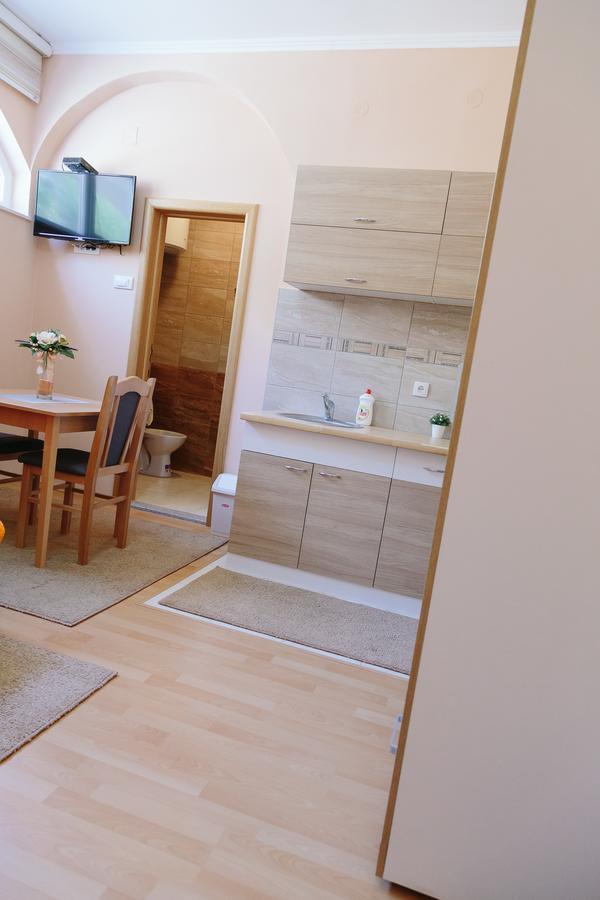 Sun City Apartments Требине Екстериор снимка